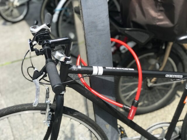 自転車とワイヤーロック.jpg